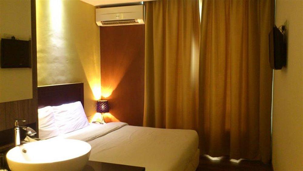 Zotel Business & Leisure Hotel クチン エクステリア 写真