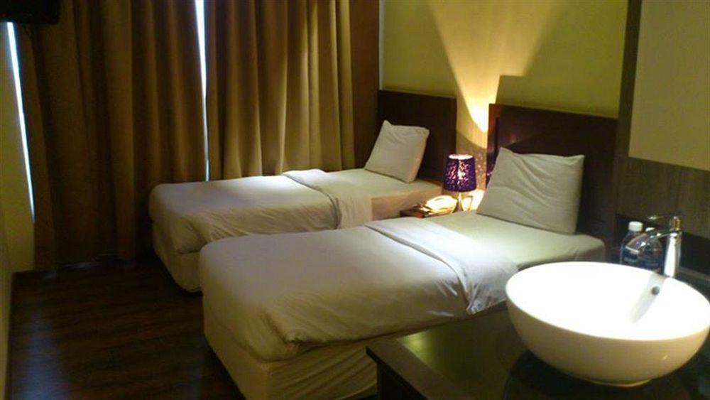 Zotel Business & Leisure Hotel クチン エクステリア 写真