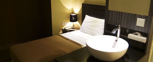 Zotel Business & Leisure Hotel クチン エクステリア 写真